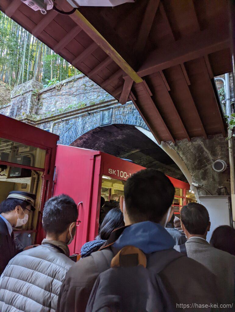 トロッコ嵐山駅とトンネル